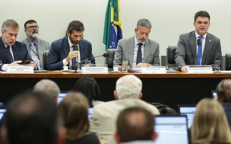 Correção de toda tabela do IR custaria mais de R$ 100 bilhões por ano