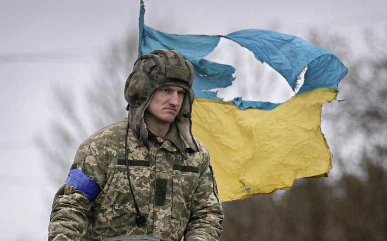 Erros do Ocidente empurram Ucrânia para impasse sem saída, alerta cientista político