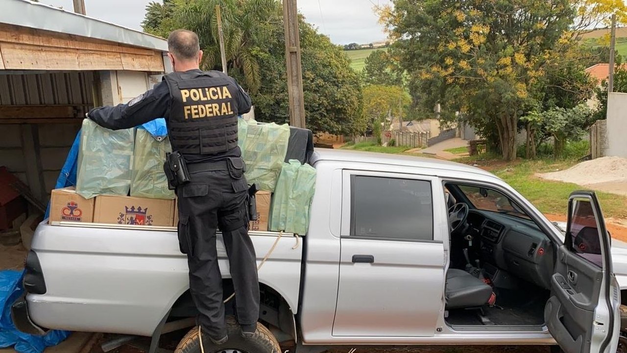 Comércio ilegal de cigarros eletrônicos e convencionais é alvo da PF