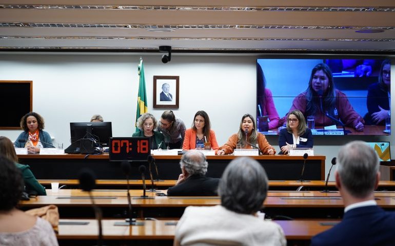 Entidades defendem equipes multidisciplinares para realização de partos