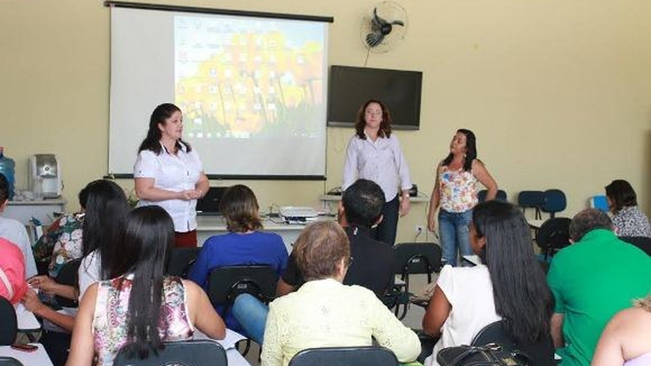 SEE discute novo Referencial Curricular com técnicos das CREs
