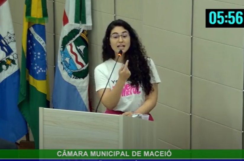 “O privado deve ser politizado quando existe violência contra a mulher” diz Teca Nelma em defesa de mulheres vítimas de violência doméstica