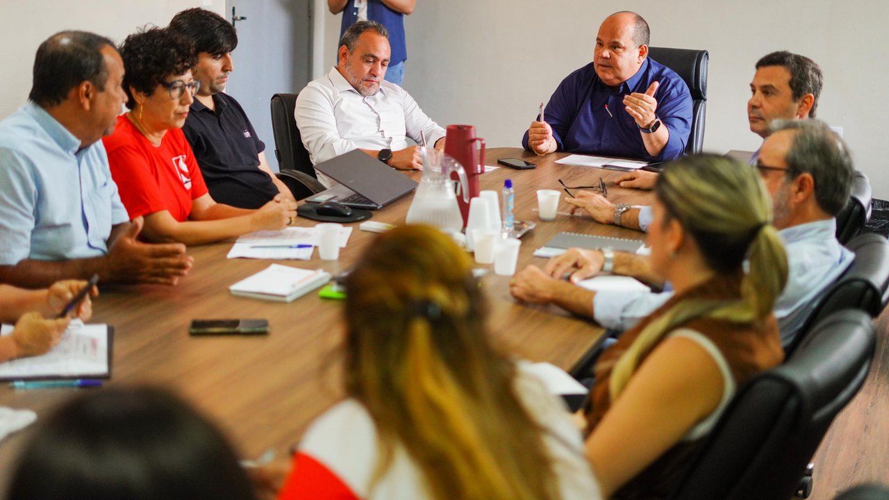 Secretário de Saúde se reúne com sindicalistas para tratar sobre melhorias para os servidores