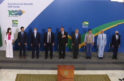 Presidente Jair Bolsonaro assina decreto para pagamentos por serviços ambientais