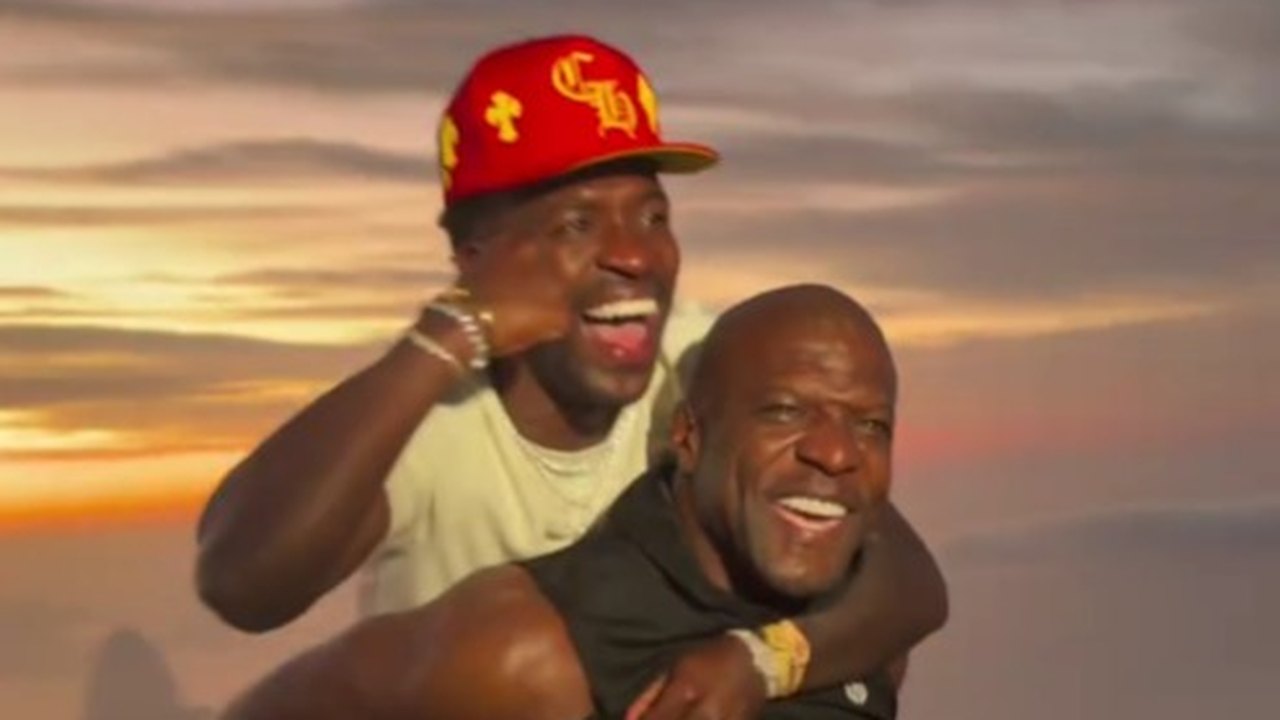 Terry Crews carrega Vini Jr. no Cristo Redentor; veja vídeo