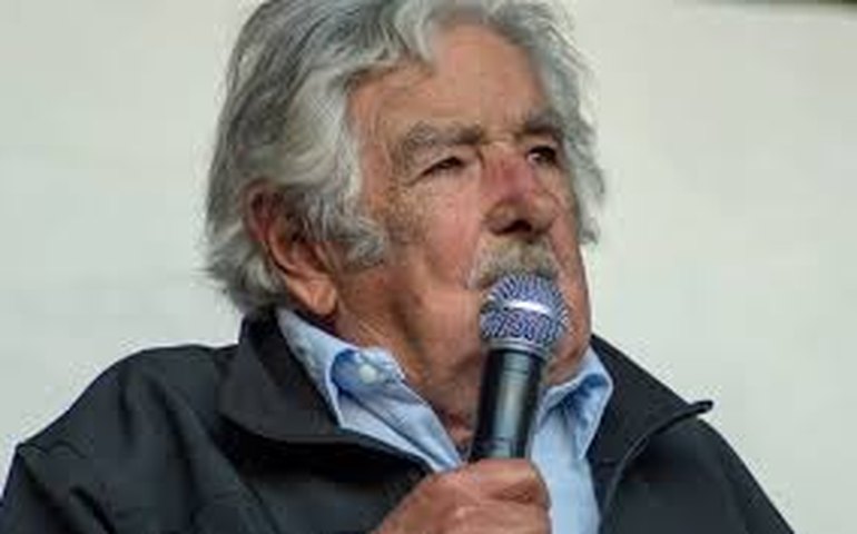 'Estou morrendo', diz Mujica após câncer se espalhar para o fígado