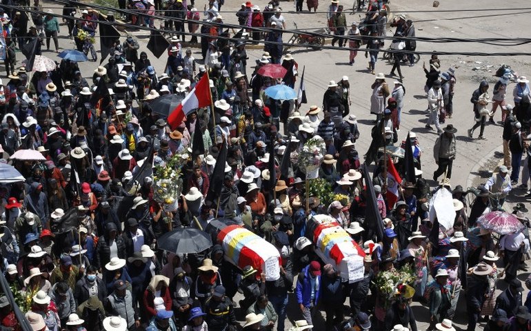 Violência no sul do Peru amplia pressão por renúncia de Dina Boluarte