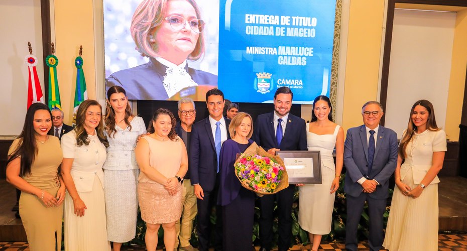 Câmara destaca pioneirismo de Marluce Caldas durante entrega de título de cidadã maceioense