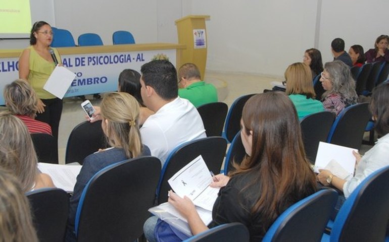 Profissionais municipais são capacitados sobre notificação do HIV