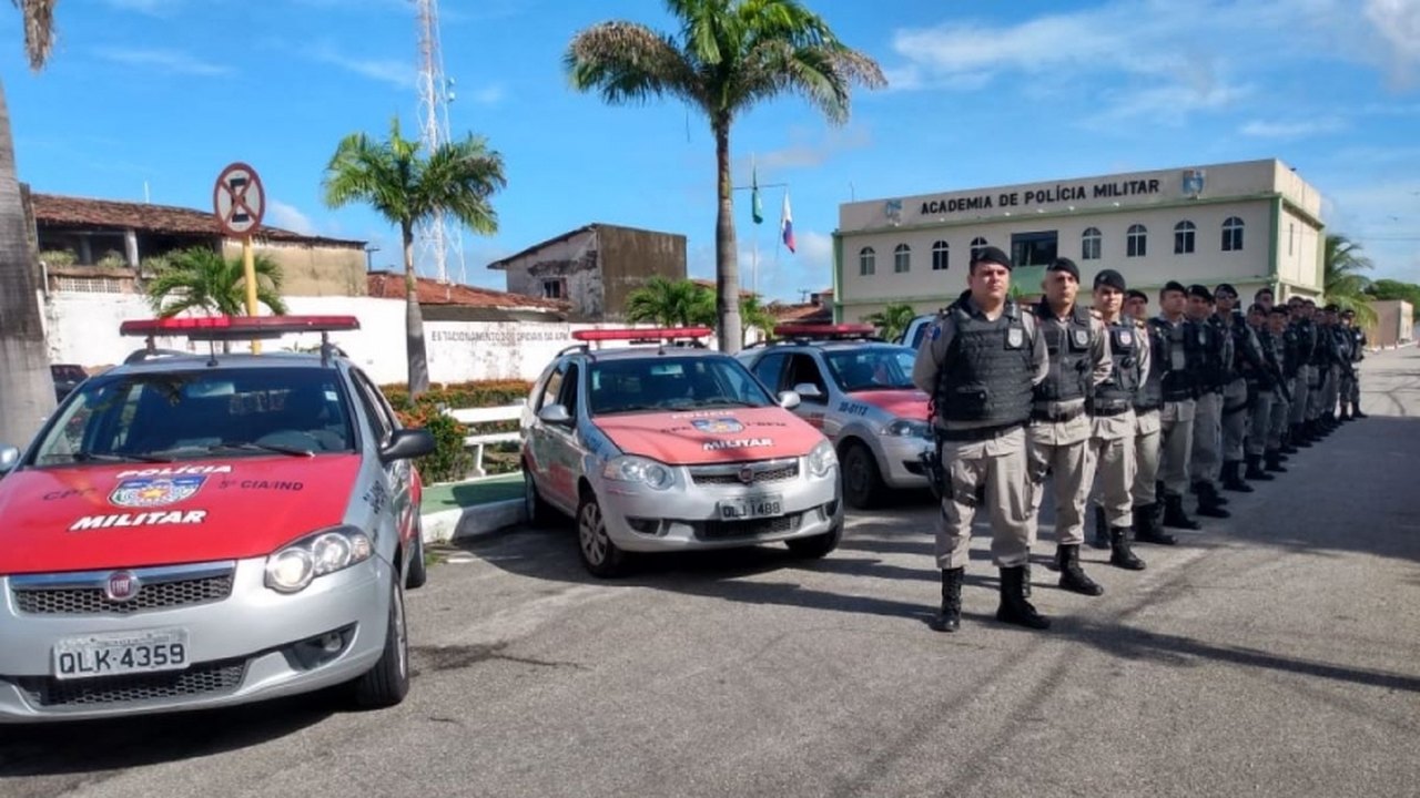 PM fecha bares, lanchonetes e templos flagrados descumprindo decreto emergencial