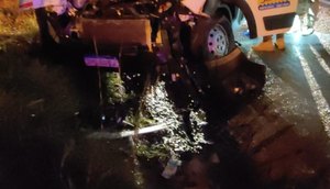 Colisão entre van e caminhão deixa motorista gravemente ferido em Nossa Senhora do Socorro