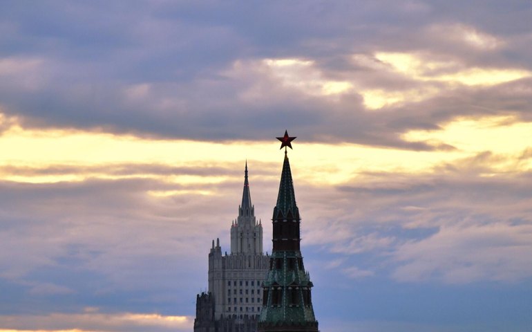 Acordo entre Zelensky e Macron sobre fornecimento de armas à Ucrânia é criticado por chancelaria russa