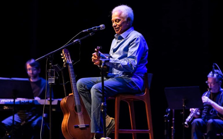 Paulinho da Viola faz show histórico em Maceió neste domingo