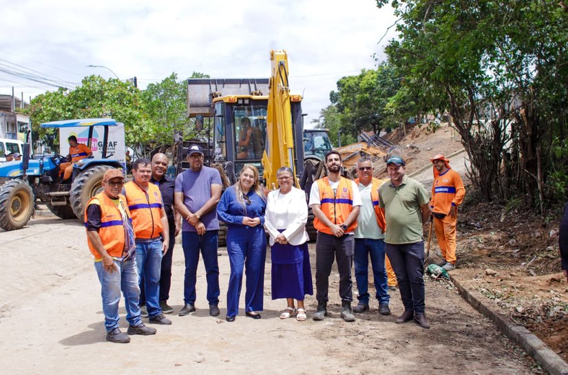 Prefeita Tia Júlia acompanha fase final das obras da Avenida Norte/Sul, em Palmeira