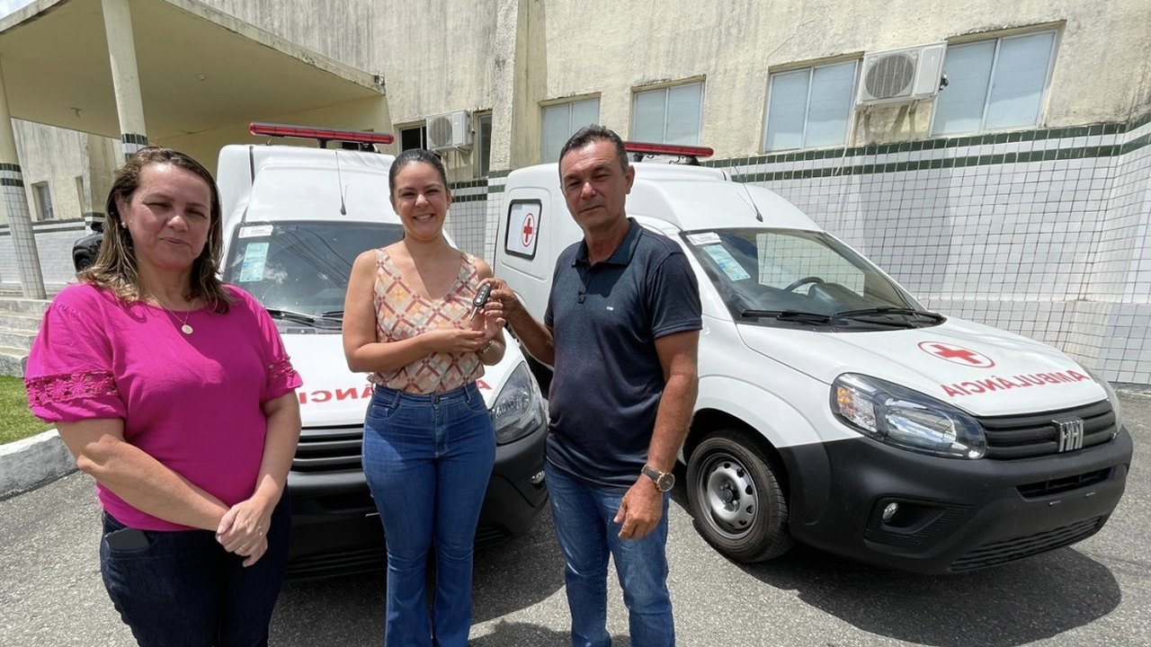 Com recursos próprios, prefeitura de Anadia garante duas novas ambulâncias