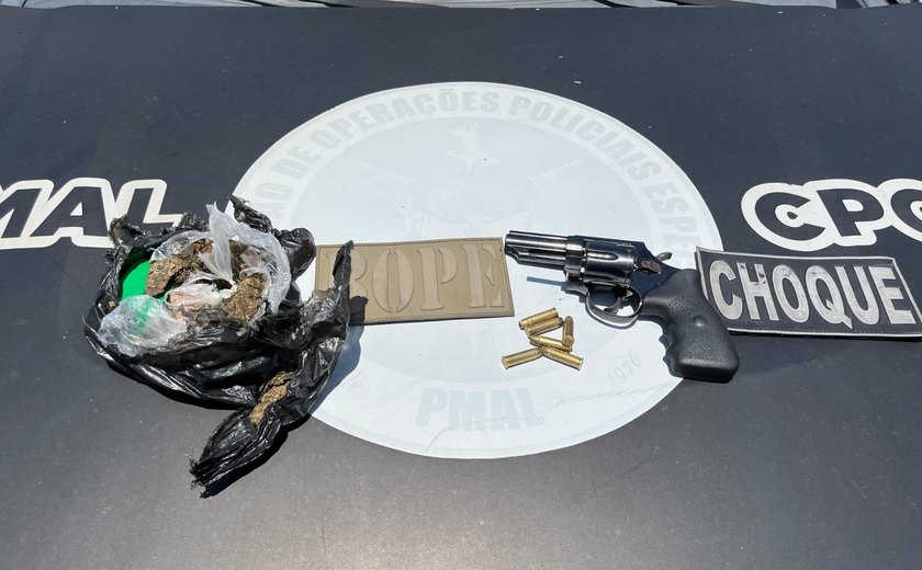 Polícia Militar apreende drogas e arma de fogo em área de mata no Aldebaran