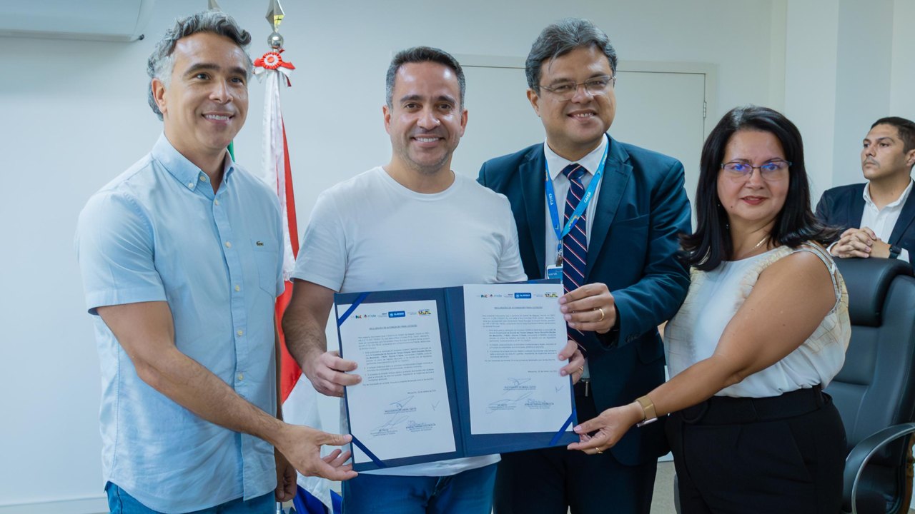 Governador assina Termo de Compromisso para construção de duas escolas no Benedito Bentes
