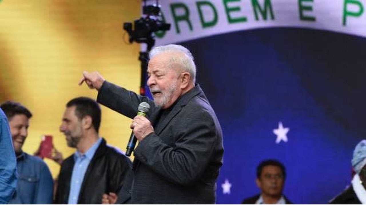 Lula diz que Forças Armadas ‘não tinham que estar preocupadas em fiscalizar urna’