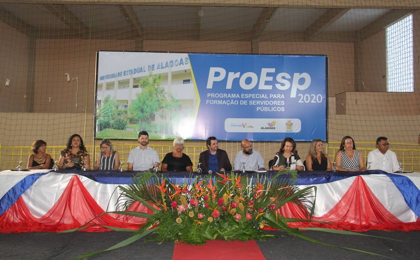 Prefeitura de Arapiraca participa de programa especial para formação de servidores públicos da UNEAL