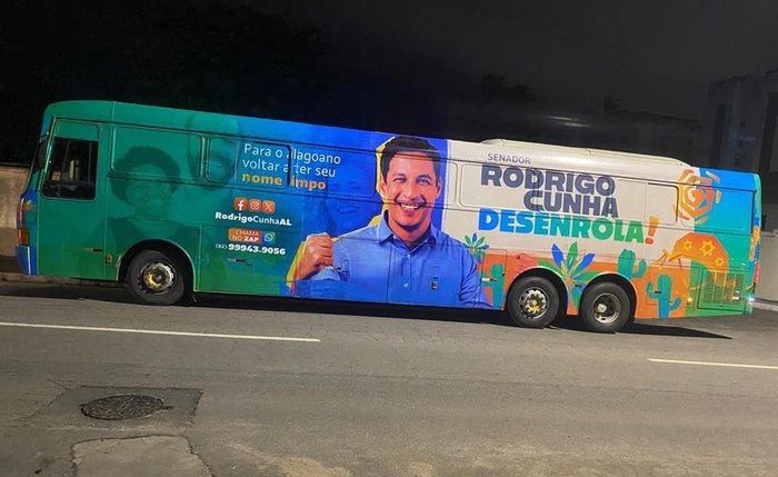 Ônibus do programa Rodrigo Cunha Desenrola