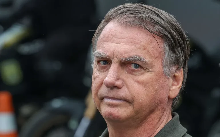 Bolsonaro deixa UTI e é transferido para quarto em hospital de Brasília