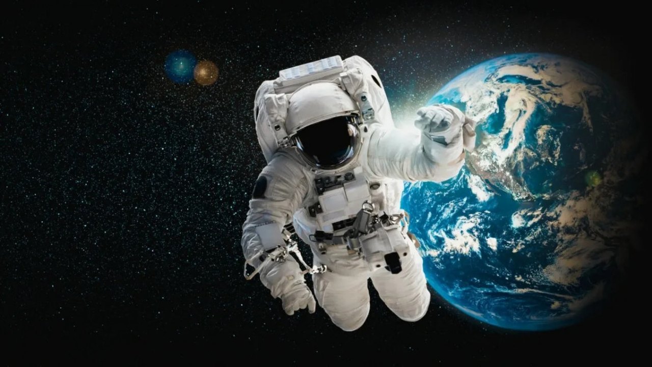 Japonesa cai em golpe e paga R$ 160 mil para namorado ‘astronauta’ voltar à Terra