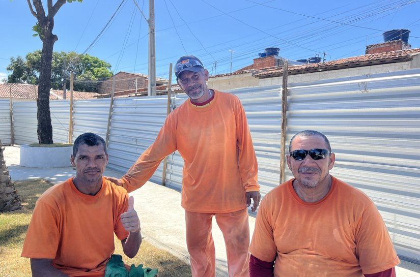 Trabalhadores transformam espaço abandonado em área de convivência pelo Brota na Grota