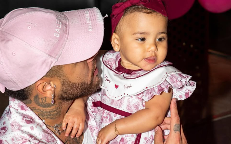 Neymar recusa convite para balada e se diz aposentado da farra: 'Maviezinha me mudou'