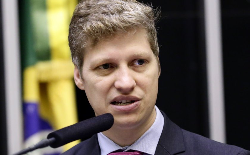 Deputado protocola abertura de CPI contra ministros do STF e TSE