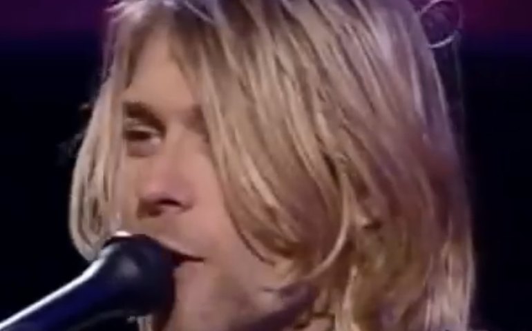 Filha de Kurt Cobain e Courtney Love, Frances Bean herdou fortuna, casou duas vezes e superou vícios
