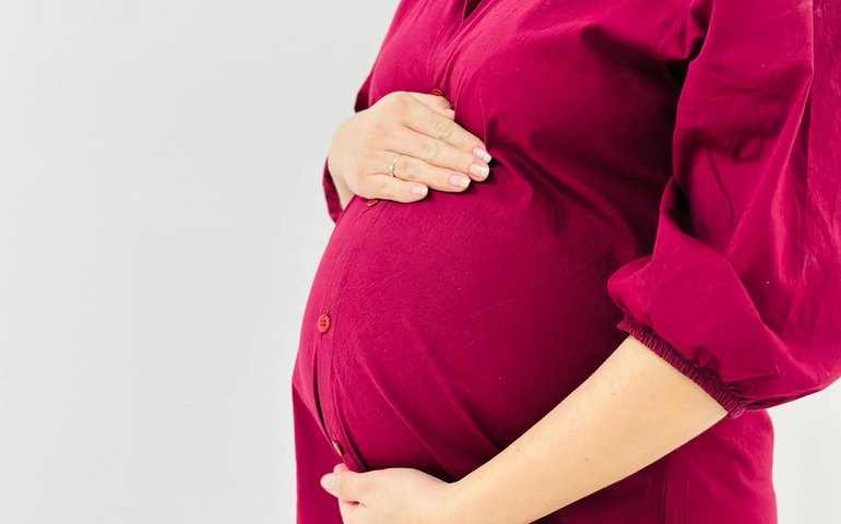 Brasil elimina transmissão do HIV da mãe para o bebê e registra menor número de mortes por Aids em três décadas