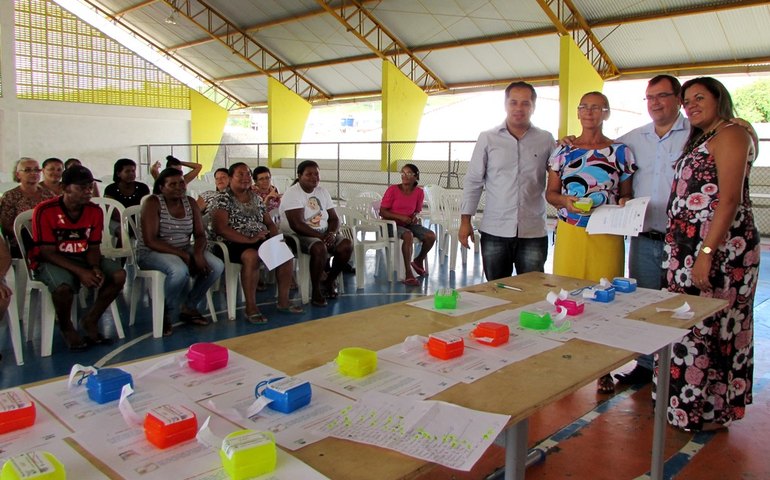 Usuários do SUS de Capela recebem próteses dentárias
