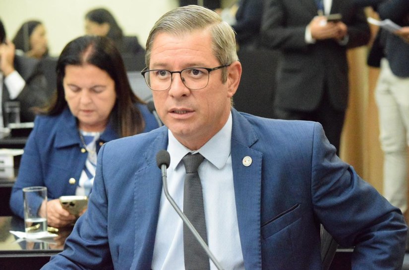 ALE derruba veto e aprova PL que autoriza policiais a exercerem atividades de magistério