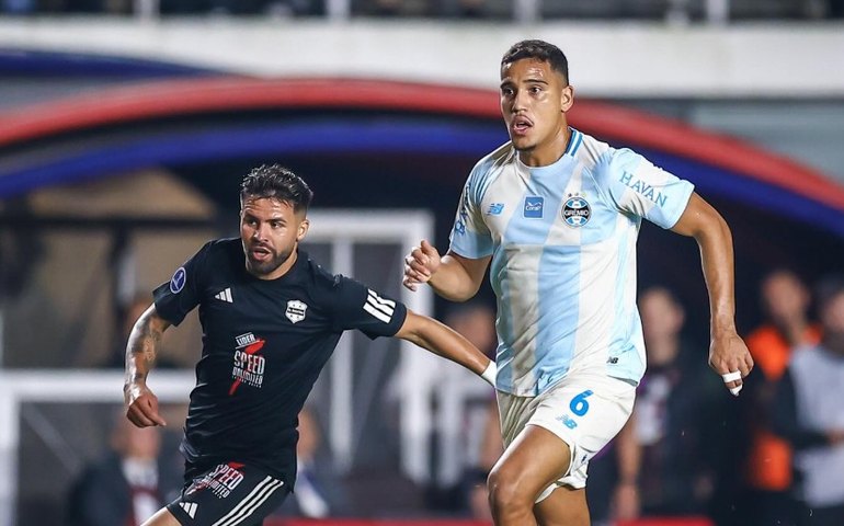 Grêmio quebra jejum, vence fora o Riestra e assume liderança do Grupo F da Sul-Americana