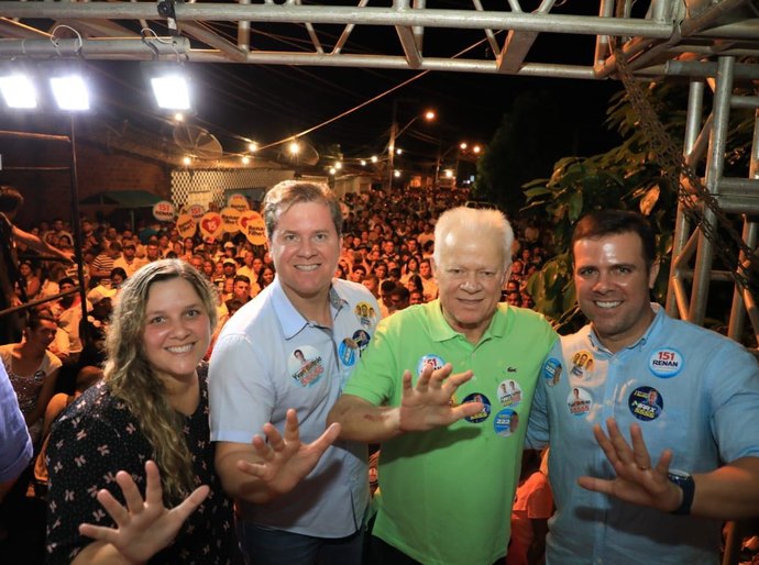 Coruripe recebe deputado Marx Beltrão com uma grande caminhada