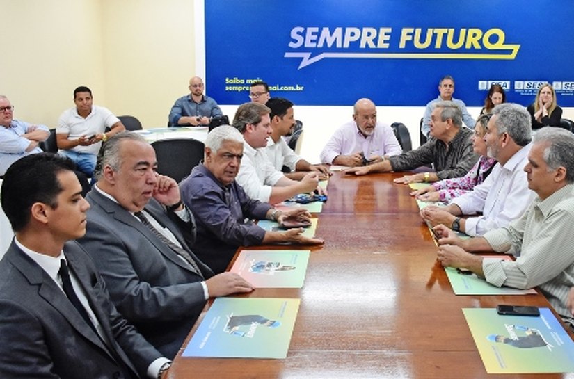 Parlamentares conhecem estrutura de formação de mão de obra da Indústria