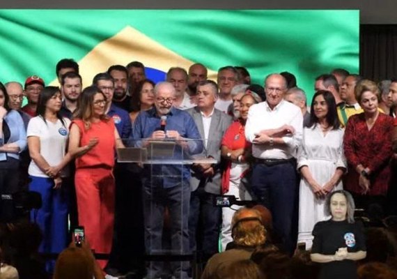 Lula incha o Estado (de novo) e vai nomear 37 ministros