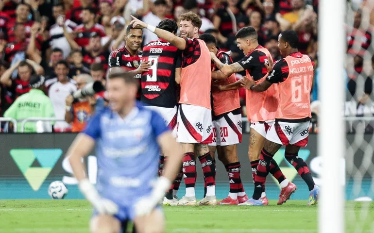 Flamengo goleia o Fortaleza em despedida no Maracanã antes do Mundial de Clubes