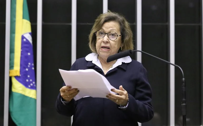 Câmara aprova projeto que exige uso de linguagem simples na comunicação de órgãos públicos; acompanhe
