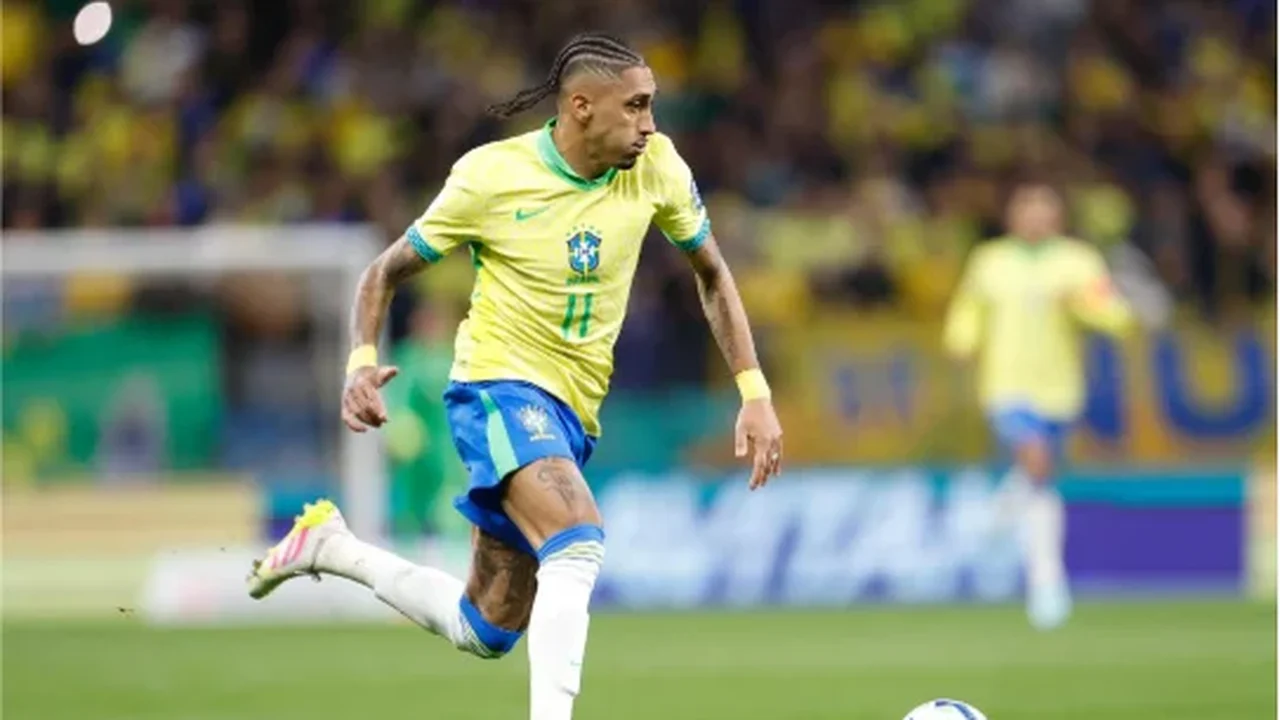 Ainda em recuperação, Raphinha não treina com grupo da seleção a três dias do jogo contra a Noruega