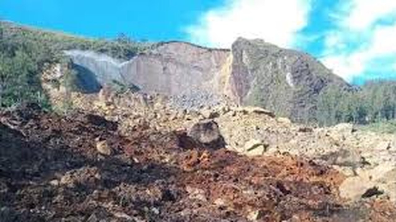 'Tenho 18 familiares soterrados': moradora de vilarejo na Papua-Nova Guiné destruído por deslizamento relata impotência