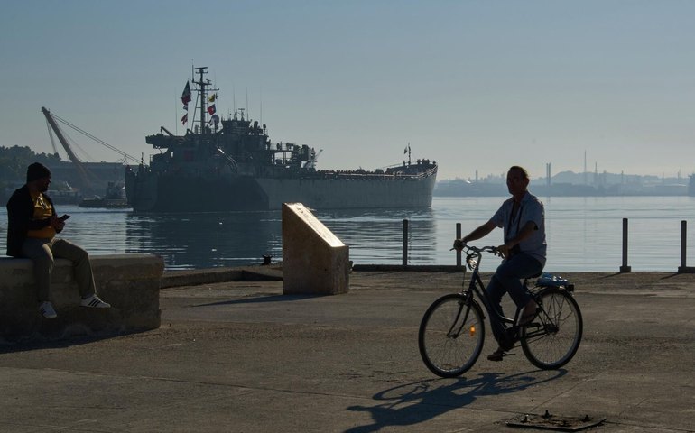 Trump ameaça Cuba para desviar foco de crises internas, afirma diplomata