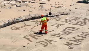 “Good morning” na areia: George transforma intervalos em arte na Ponta Verde