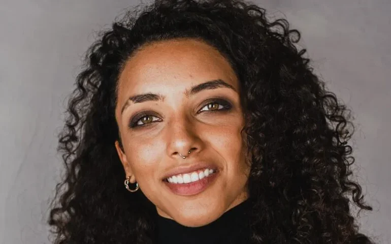 Quem é Alice Carvalho, a Joana de 'Renascer', que está sendo chamada de 'feia' por internautas?