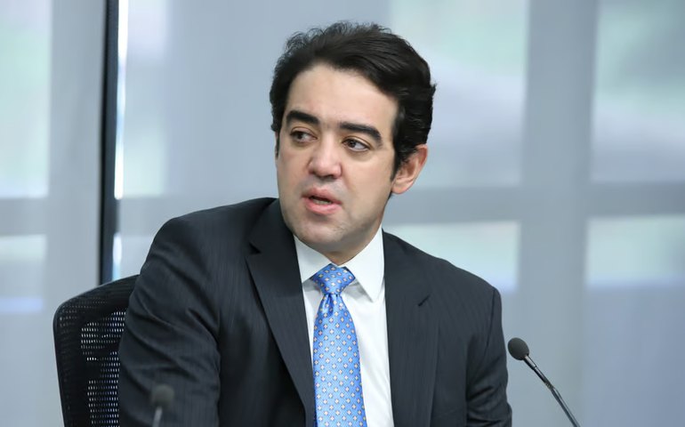 Ministro do TCU e gestão Lula negociam trocar dívidas de empreiteiras por obras