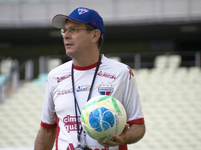 Presidente do Coruripe anuncia contratação de novo técnico