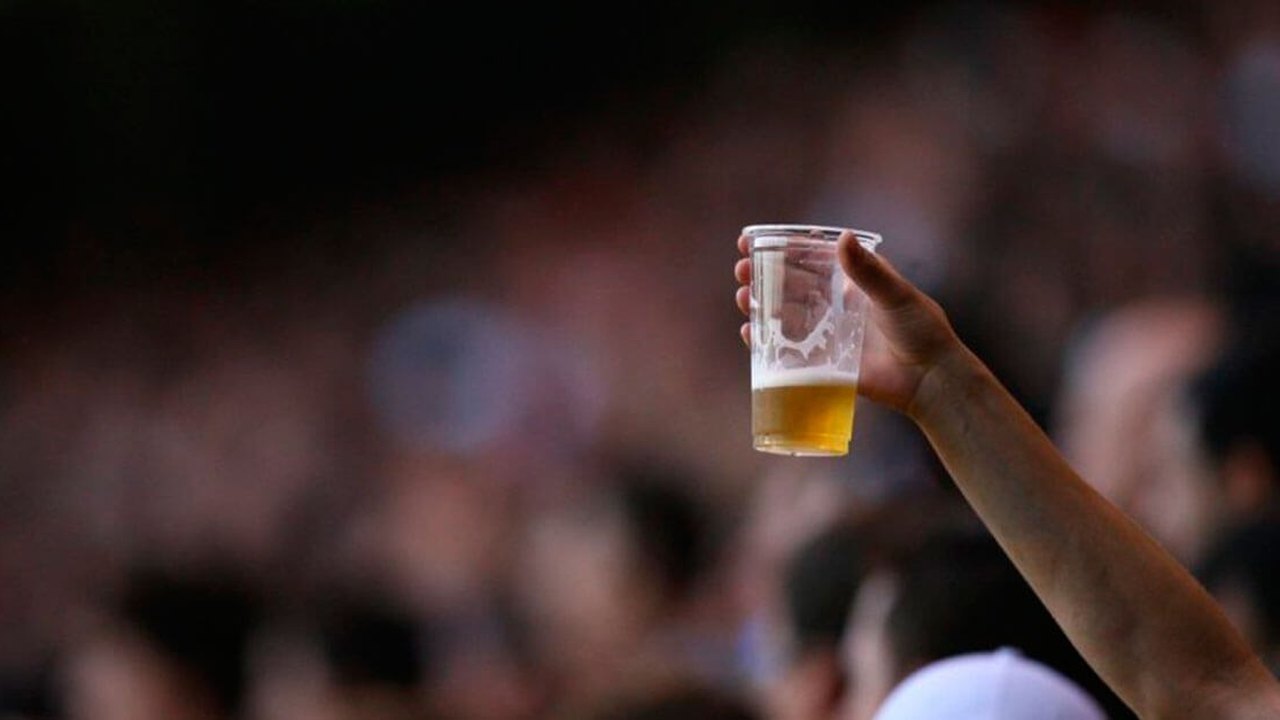 Clubes de SP fazem lobby para retomar venda de bebida alcoólica nas arenas