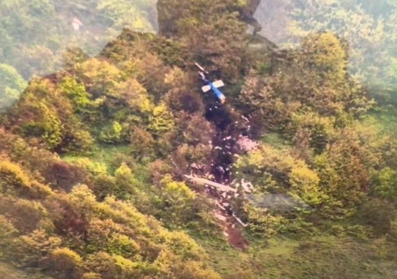 Vídeo mostra resgate dos corpos de autoridades do Irã após 12 horas de buscas pelo helicóptero que caiu