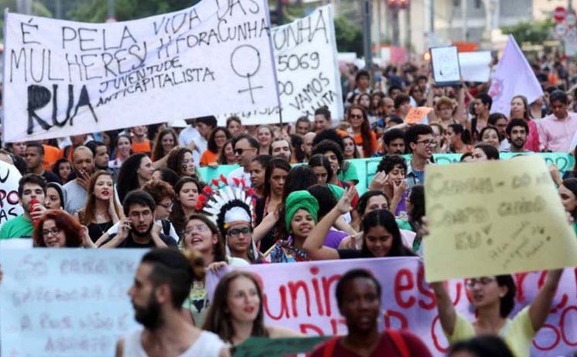 Protesto contra projeto de Eduardo Cunha fecha Avenida Paulista