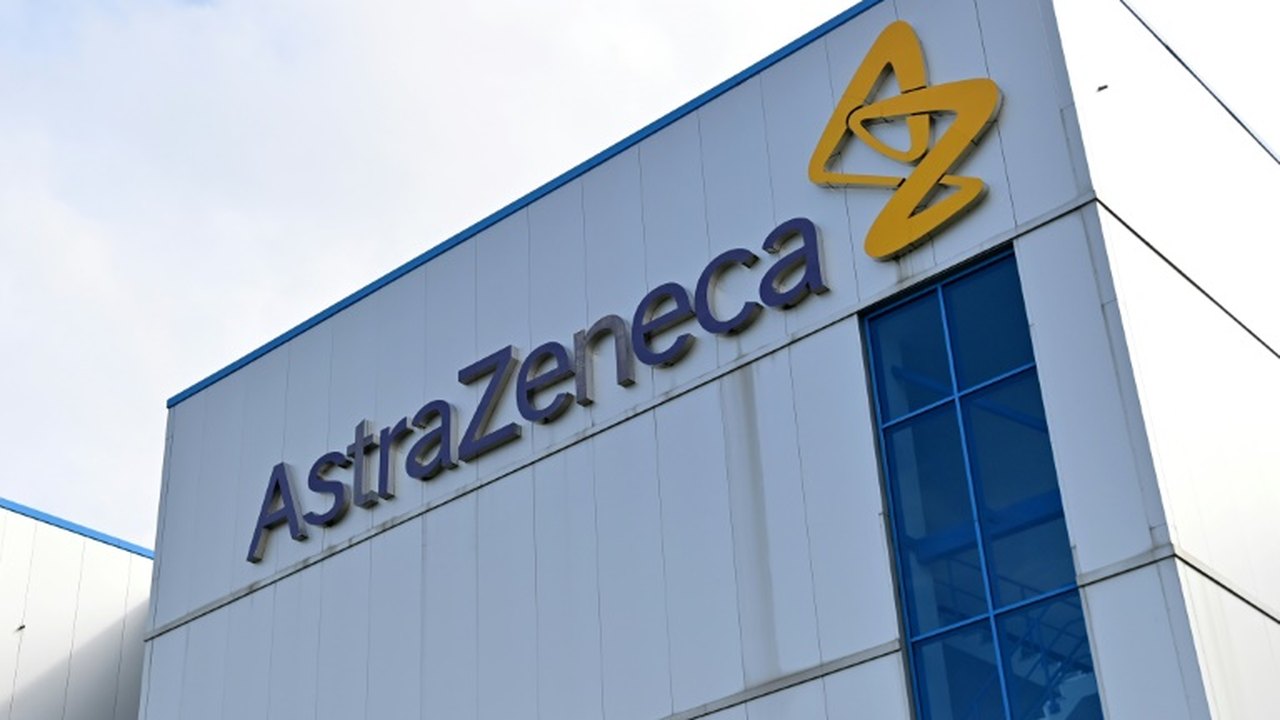 Astrazeneca começou a testar um possível tratamento para a covid-19